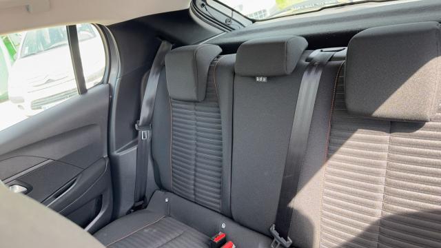 Peugeot 208 image 3