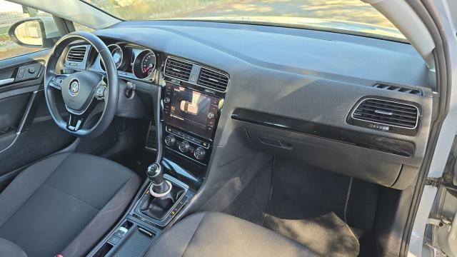 Volkswagen Golf image 9