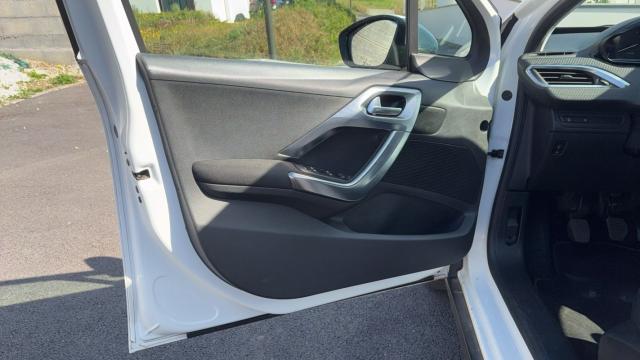 Peugeot 2008 image 2