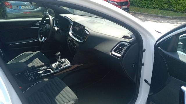 Kia Proceed image 7