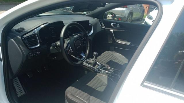 Kia Proceed image 9