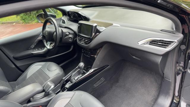 Peugeot 2008 image 2