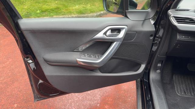 Peugeot 2008 image 8
