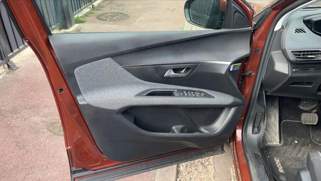 Peugeot 3008 image 2