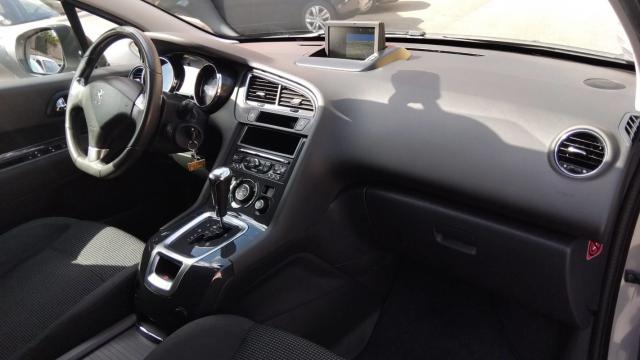 Peugeot 5008 image 2