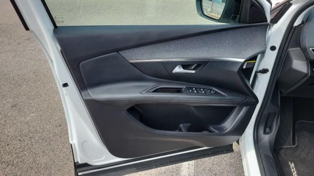 Peugeot 3008 image 8
