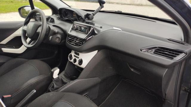 Peugeot 208 image 7