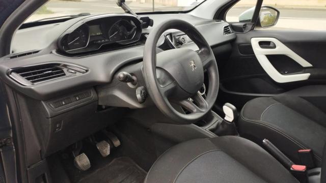 Peugeot 208 image 8