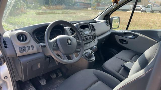 Renault Trafic image 2