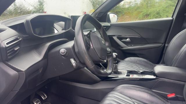 Peugeot 2008 image 8