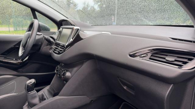 Peugeot 208 image 5