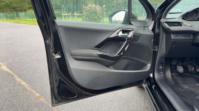 Peugeot 208 image 3