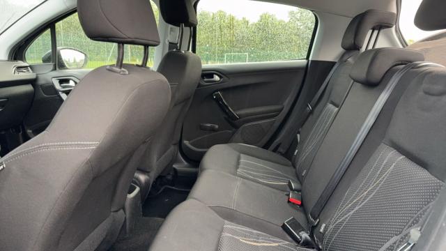 Peugeot 208 image 6