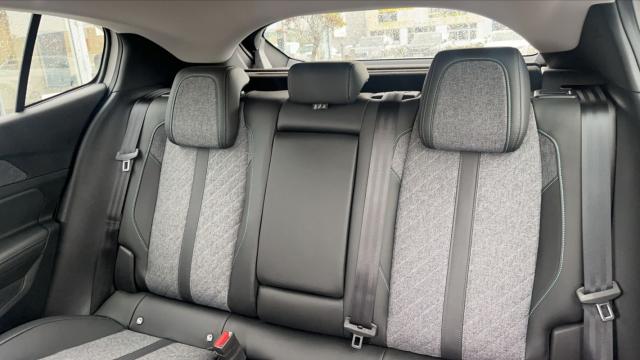 Peugeot 408 image 6