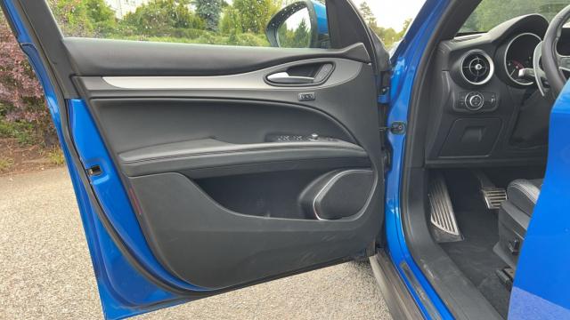 Alfa Romeo Stelvio image 8