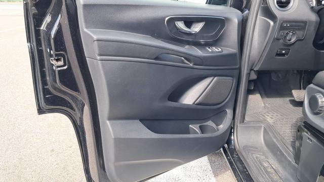 Mercedes Benz Vito image 2