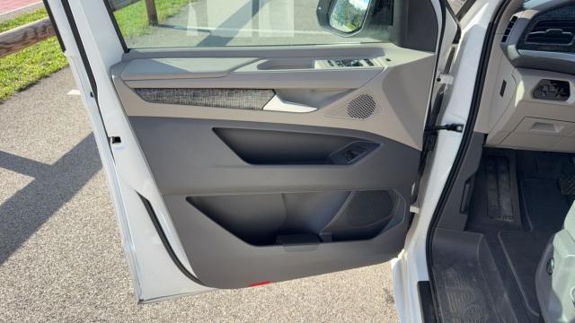 Volkswagen Multivan image 2