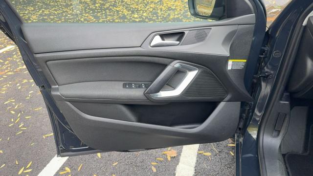 Peugeot 308 image 9