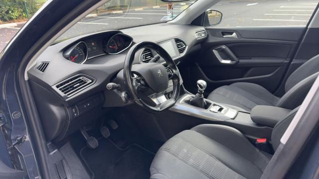 Peugeot 308 image 2