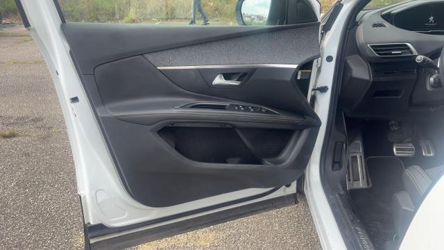 Peugeot 5008 image 2