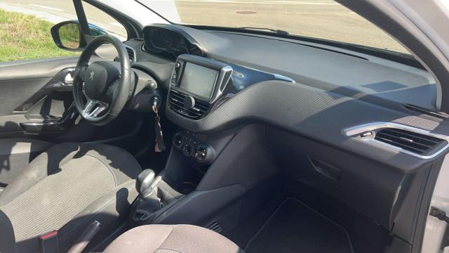 Peugeot 208 image 9