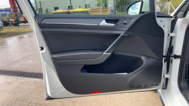 Volkswagen Golf image 8