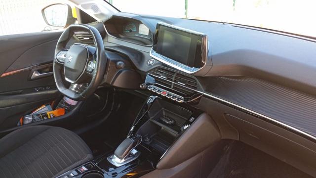 Peugeot 208 image 8