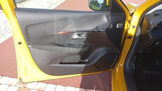 Peugeot 208 image 5