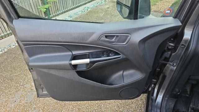 Ford Transit Connect image 5