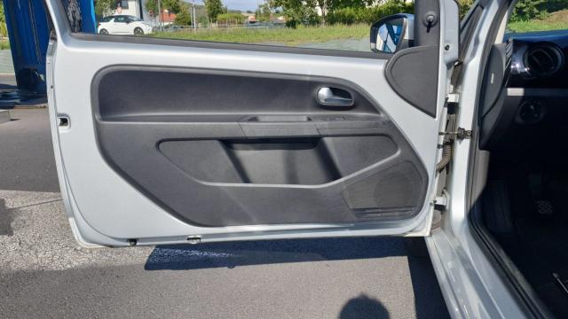 Volkswagen Up! image 3