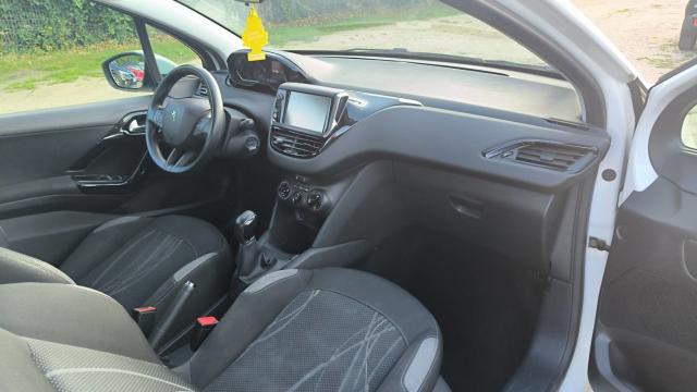 Peugeot 208 image 4