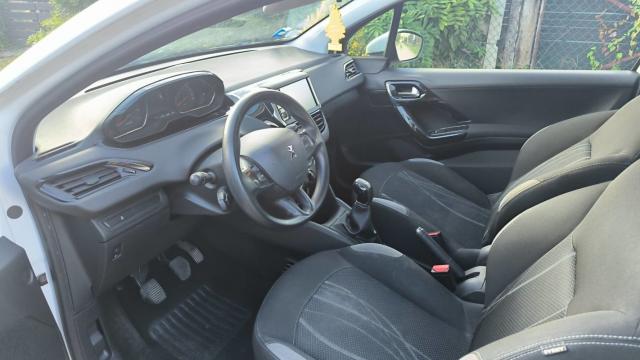 Peugeot 208 image 9