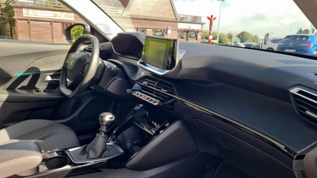 Peugeot 2008 image 8