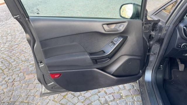 Ford Fiesta image 2