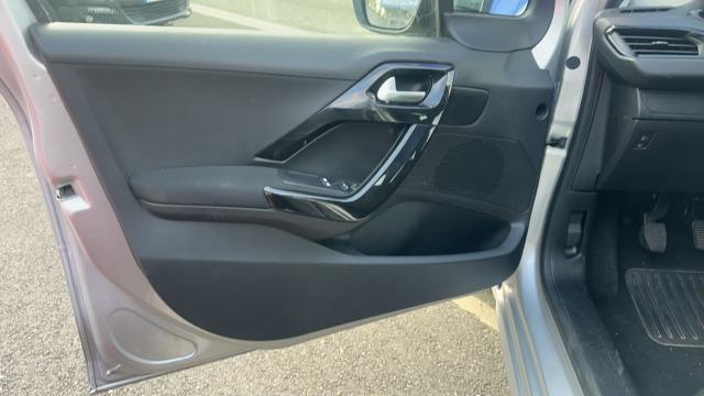 Peugeot 208 image 8