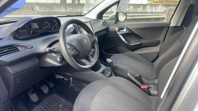 Peugeot 208 image 1