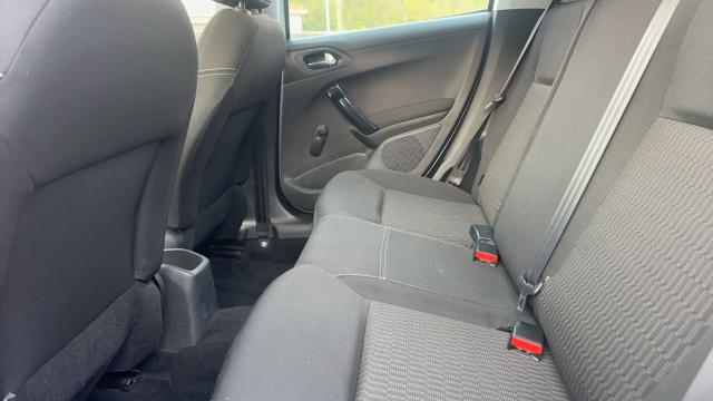Peugeot 208 image 3