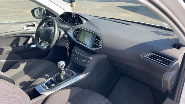 Peugeot 308 image 6