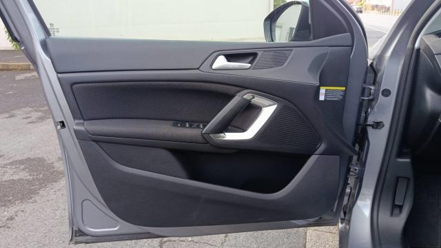 Peugeot 308 image 2