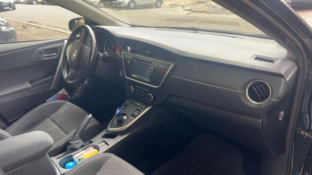 Toyota Auris image 8