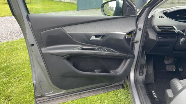 Peugeot 3008 image 2