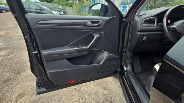 Volkswagen T-Roc image 7