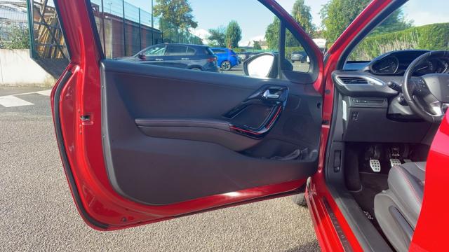 Peugeot 208 image 1