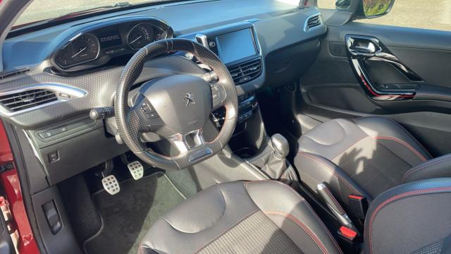 Peugeot 208 image 9