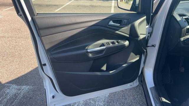 Ford Kuga image 3