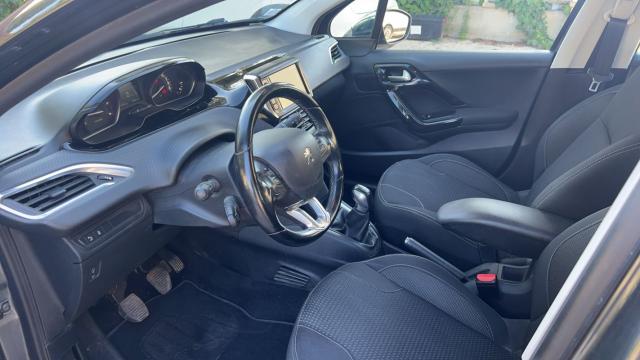Peugeot 208 image 2