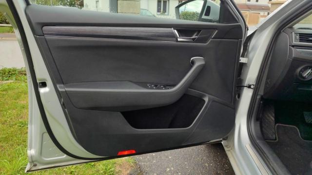 Skoda Superb Combi image 9