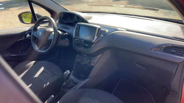 Peugeot 208 image 8