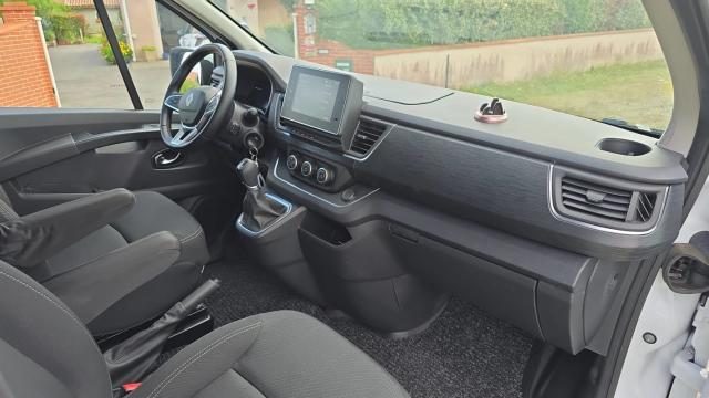 Renault Trafic image 2