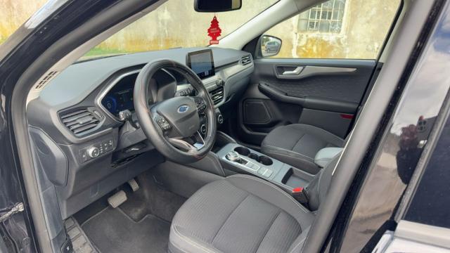 Ford Kuga image 2